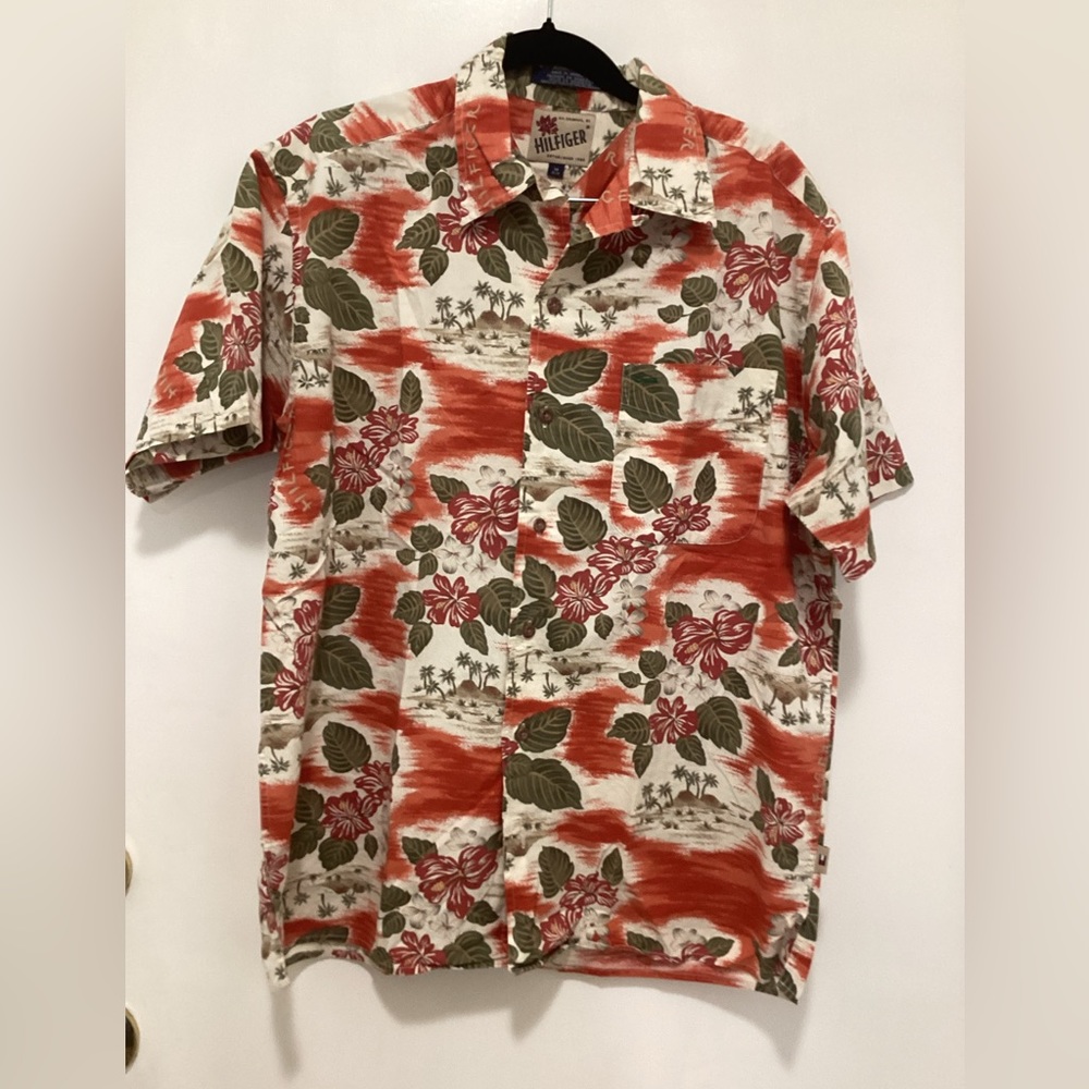 VTG Tommy Hilfiger Mens Floral Island Hawaiian Short Sleeve shirt. Size M